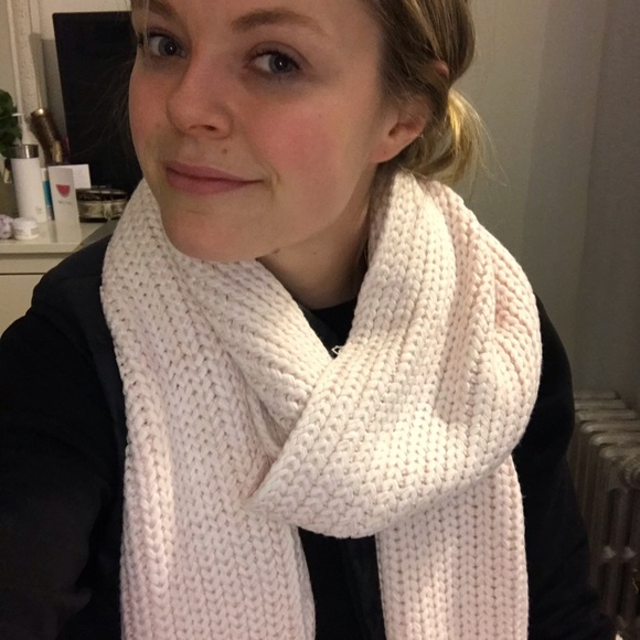 JCREW COZY PINK SCARF - Picture 5 of 5